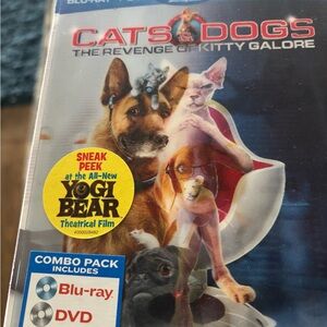 Cats & Dogs: The Revenge of Kitty Galore Blu-ray + DVD Combo Pack - Blue